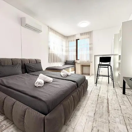 Red Square Residence Апартаменты Варна