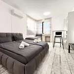 Red Square Apartment Varna