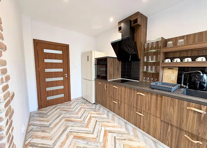 Red Square Residence דירה וארנה