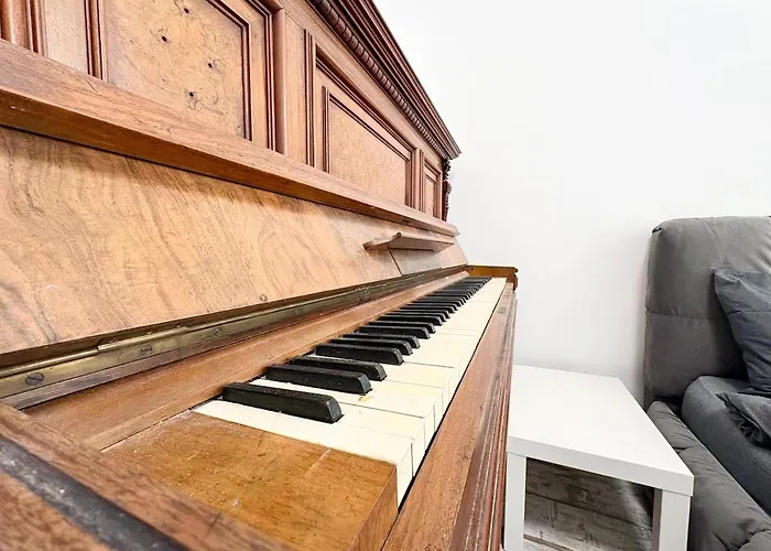 דירה Red Square Residence וארנה