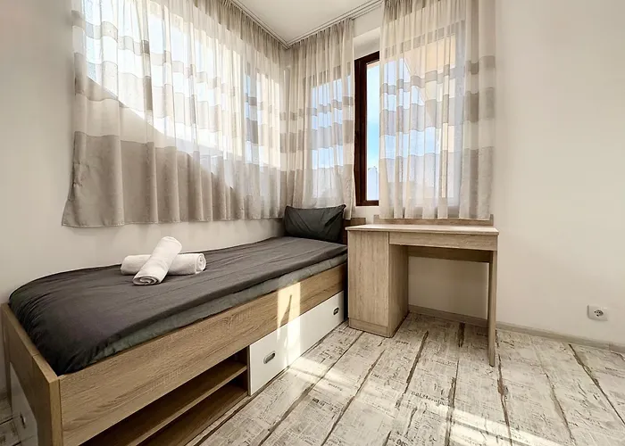 דירה Red Square Residence