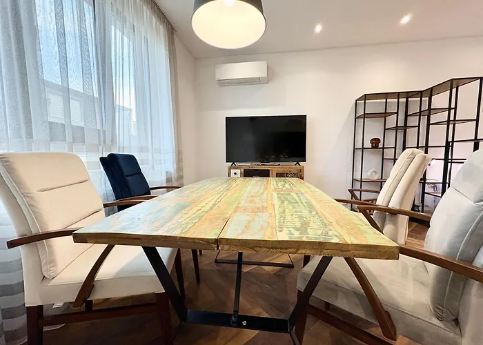 Red Square Residence וארנה