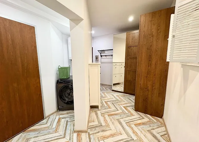 Red Square Residence דירה וארנה